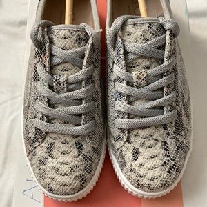 ✨SOUL Naturalizer Snakeprint Topaz Sneaker Shoes✨